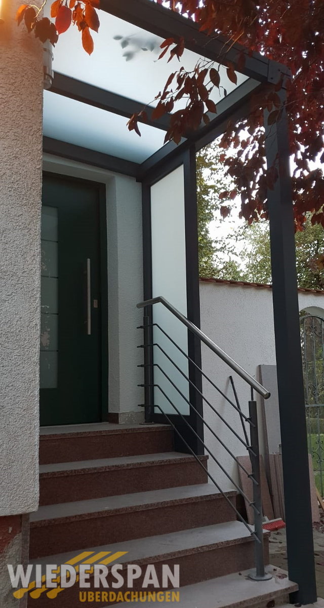 Vordach, Hauseingangsüberdachung mit Festelement Mattglas, Augsburg